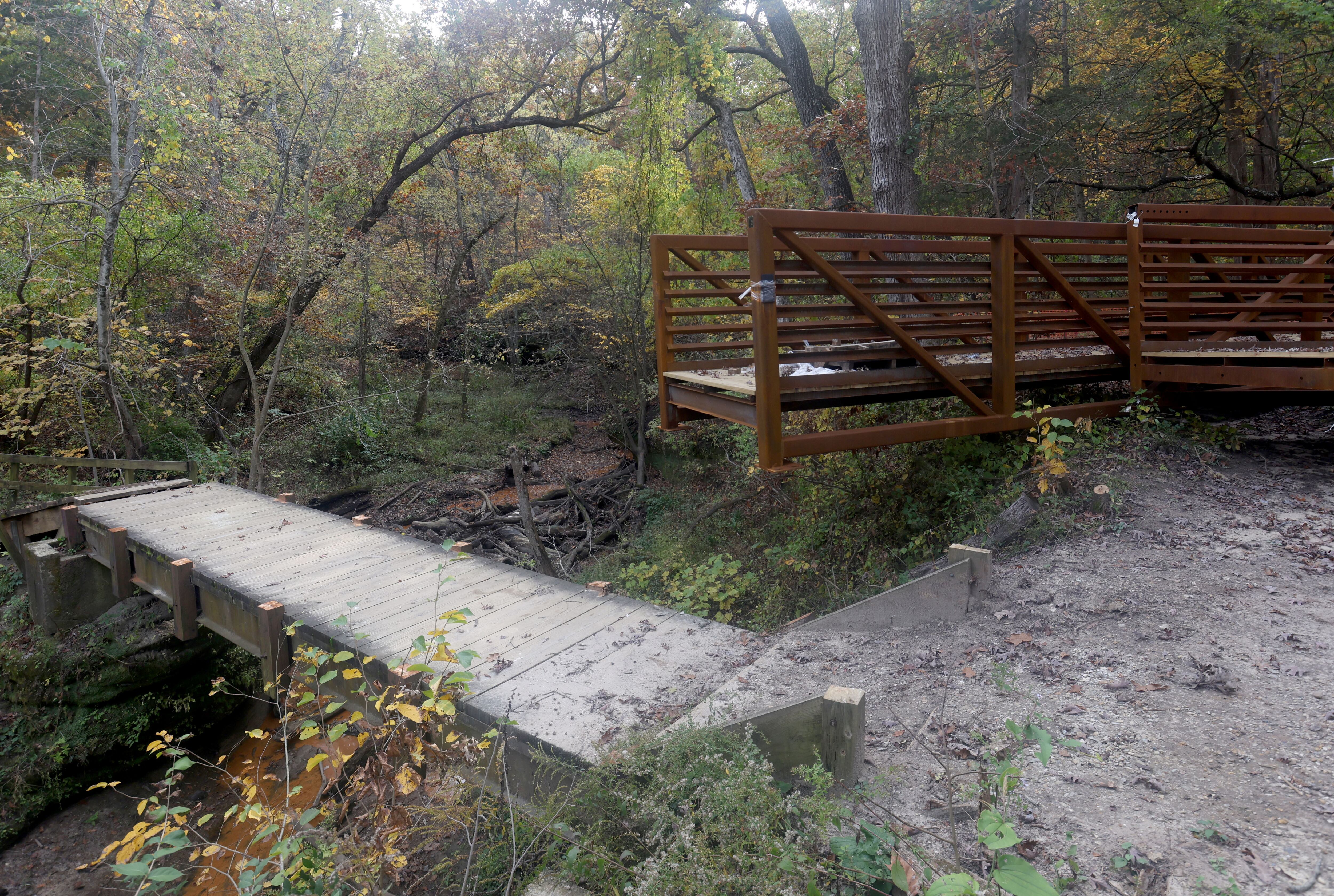 Photos: Bridge trusses arrive for Starved Rock 18mil trail project — Shaw Local News Network